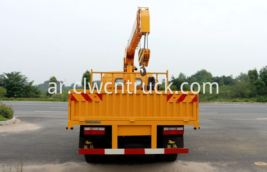 lorry mounted crane 3
